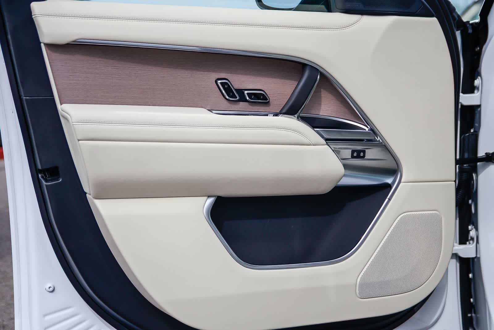Thumbnail: 2026 Land Rover Range Rover - 22