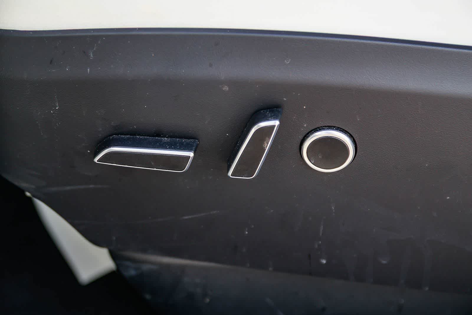 Thumbnail: 2023 Tesla Model X - 22