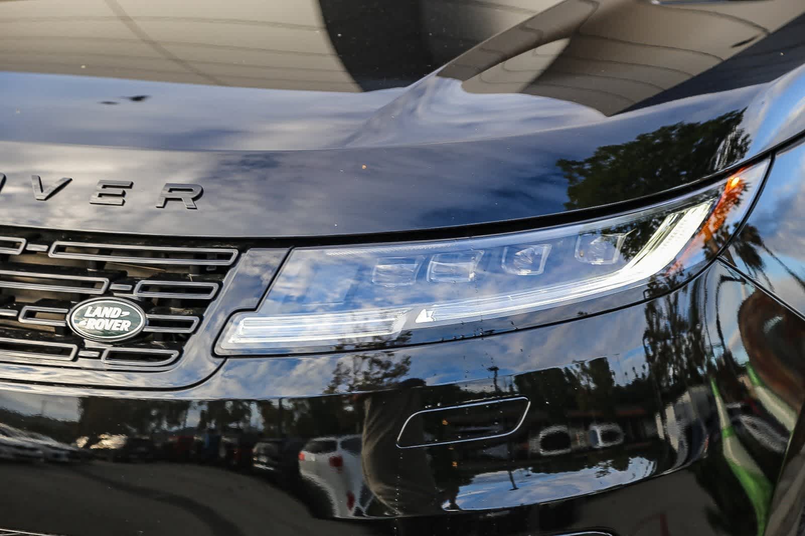 Thumbnail: 2025 Land Rover Range Rover Sport - 4