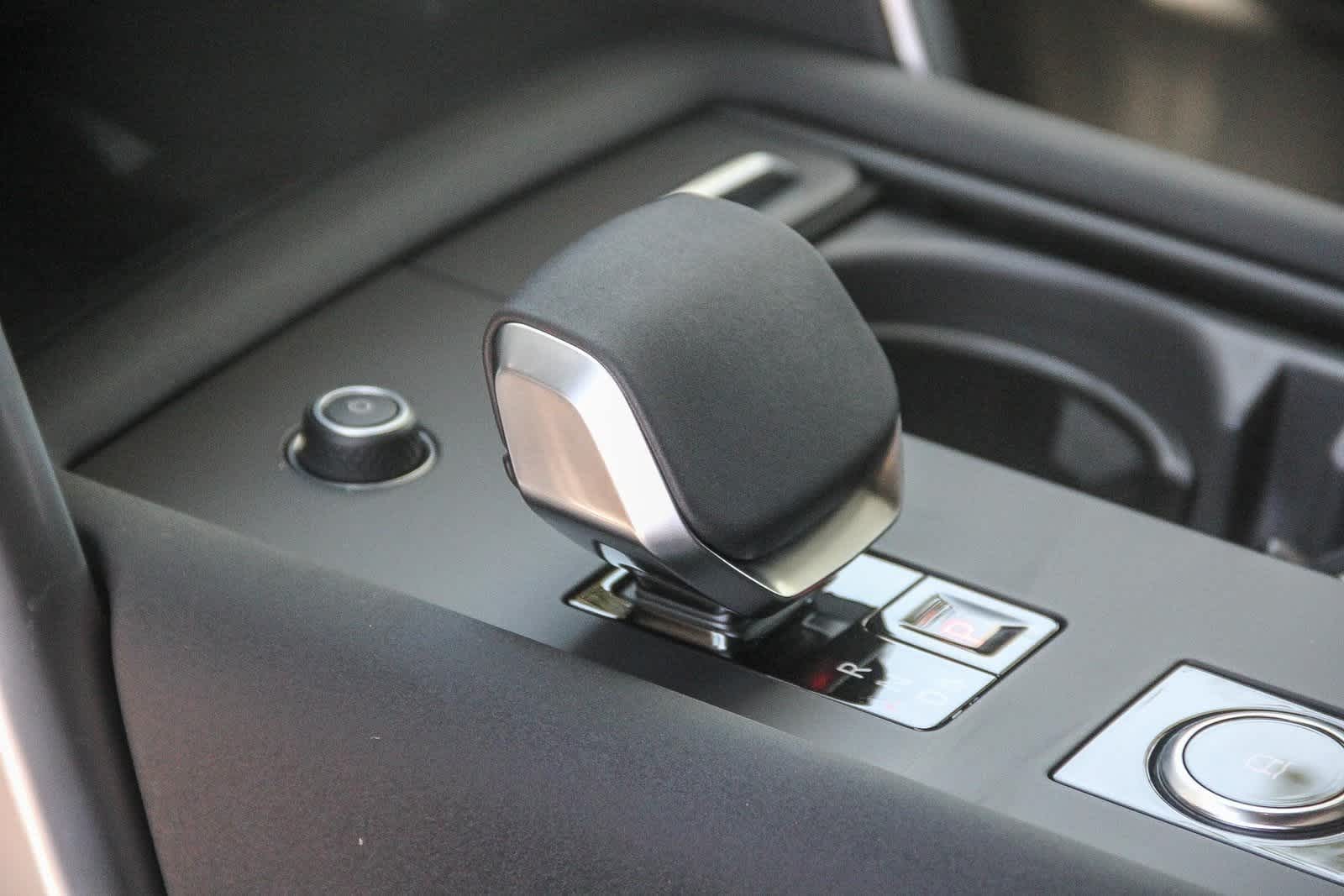 Thumbnail: 2025 Land Rover Discovery - 20