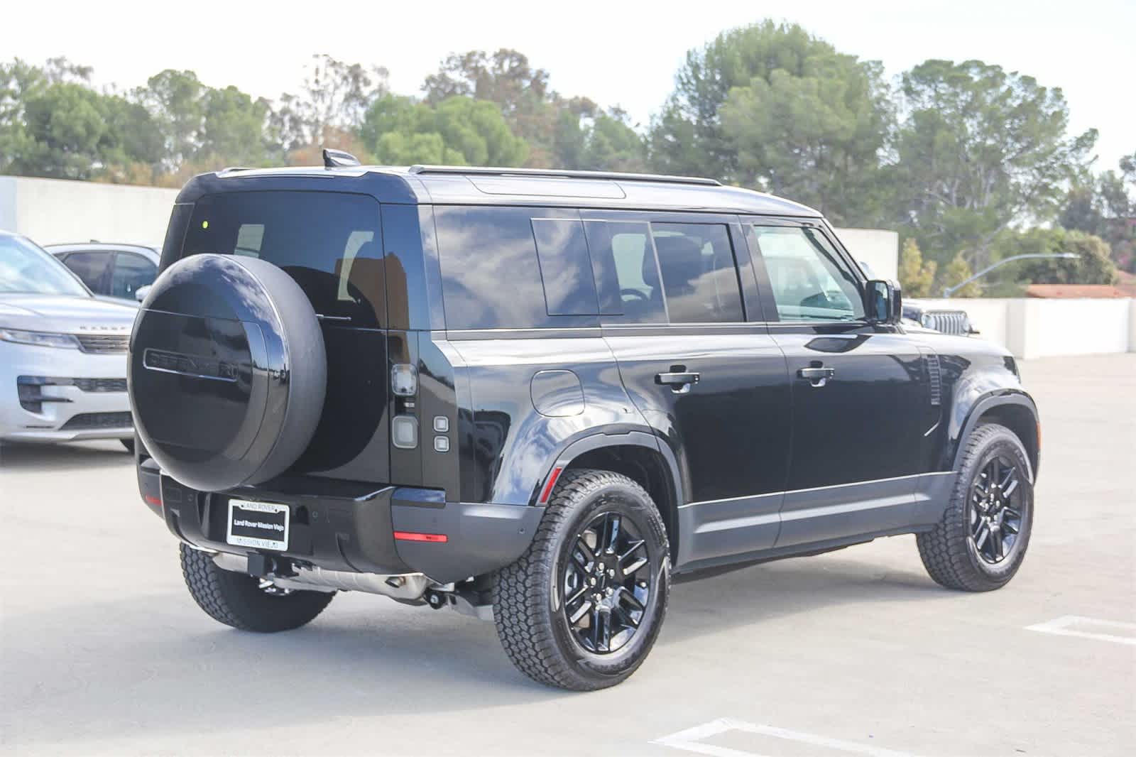 Thumbnail: 2026 Land Rover Defender - 4