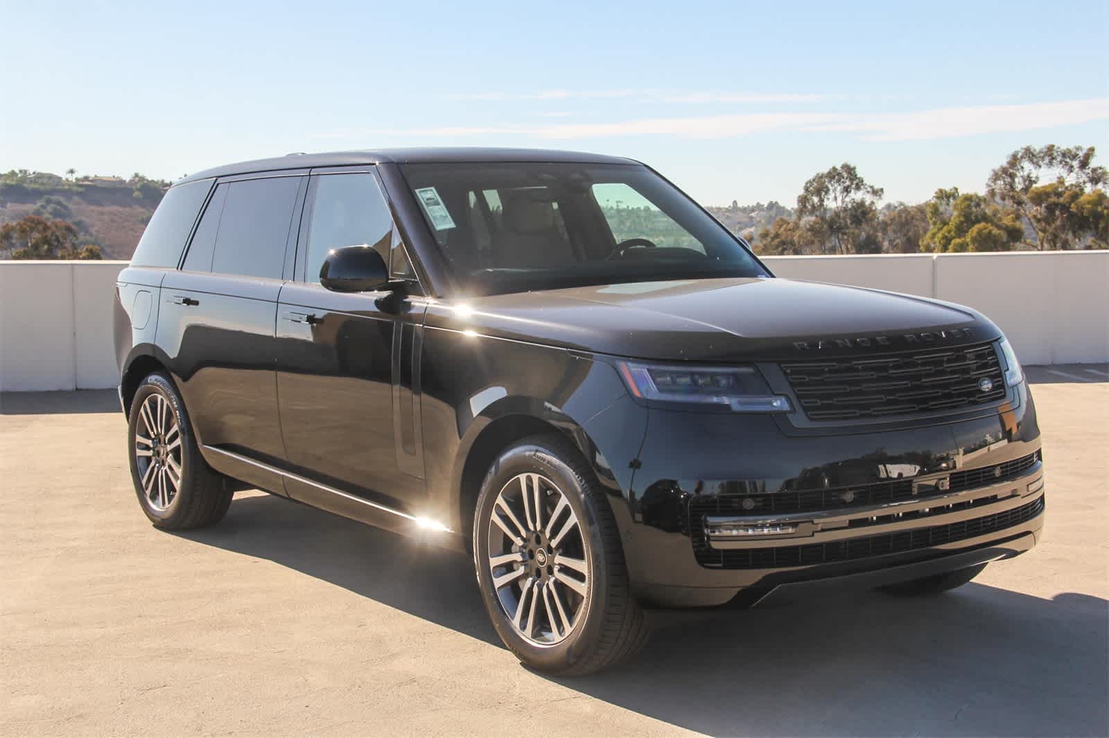 Thumbnail: 2025 Land Rover Range Rover - 3