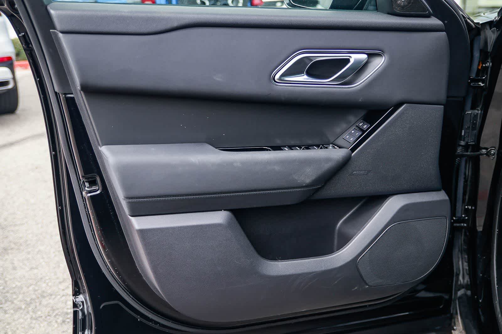 Thumbnail: 2025 Land Rover Range Rover Velar - 21