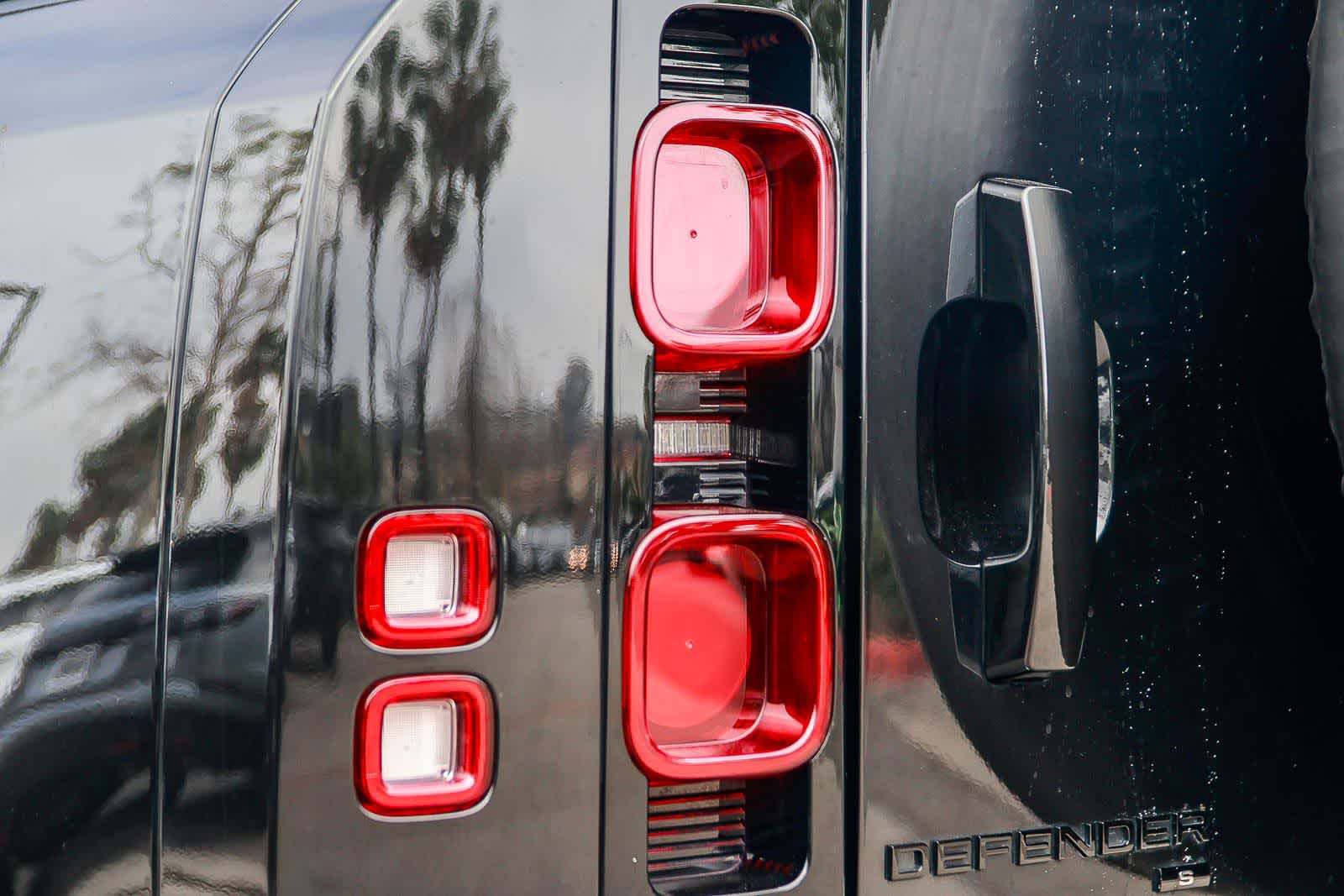 Thumbnail: 2020 Land Rover Defender - 7