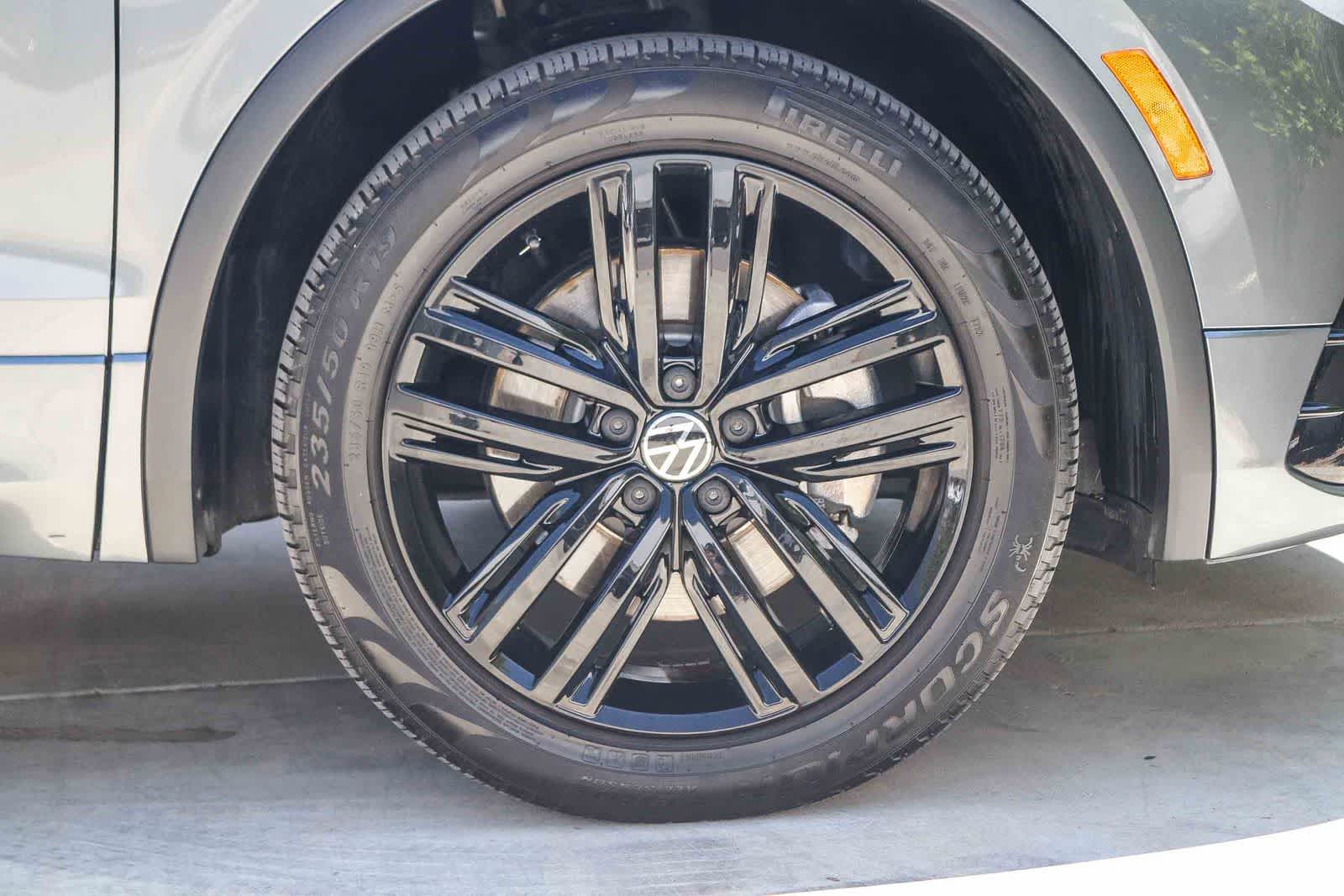 Thumbnail: 2022 Volkswagen Tiguan - 8