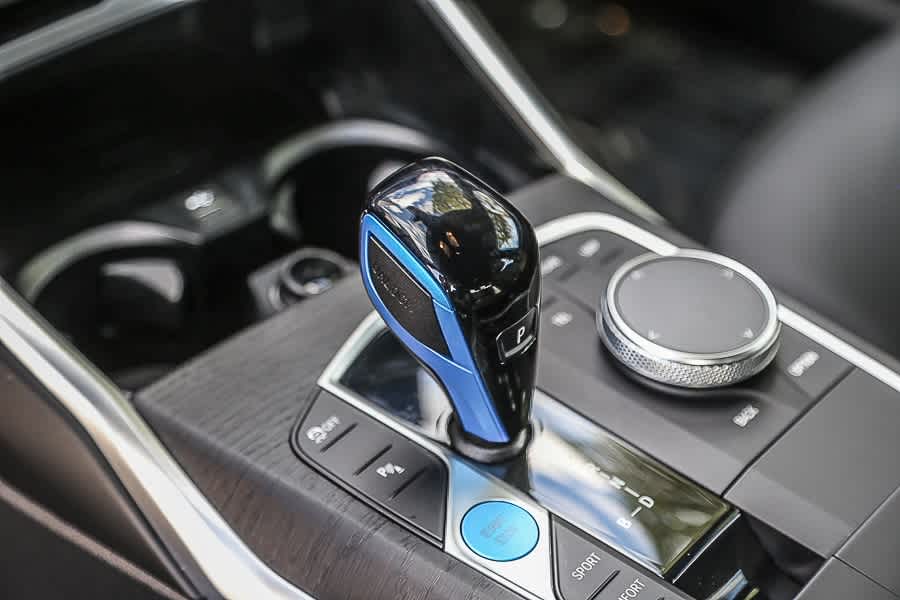 Thumbnail: 2022 BMW i4 - 19