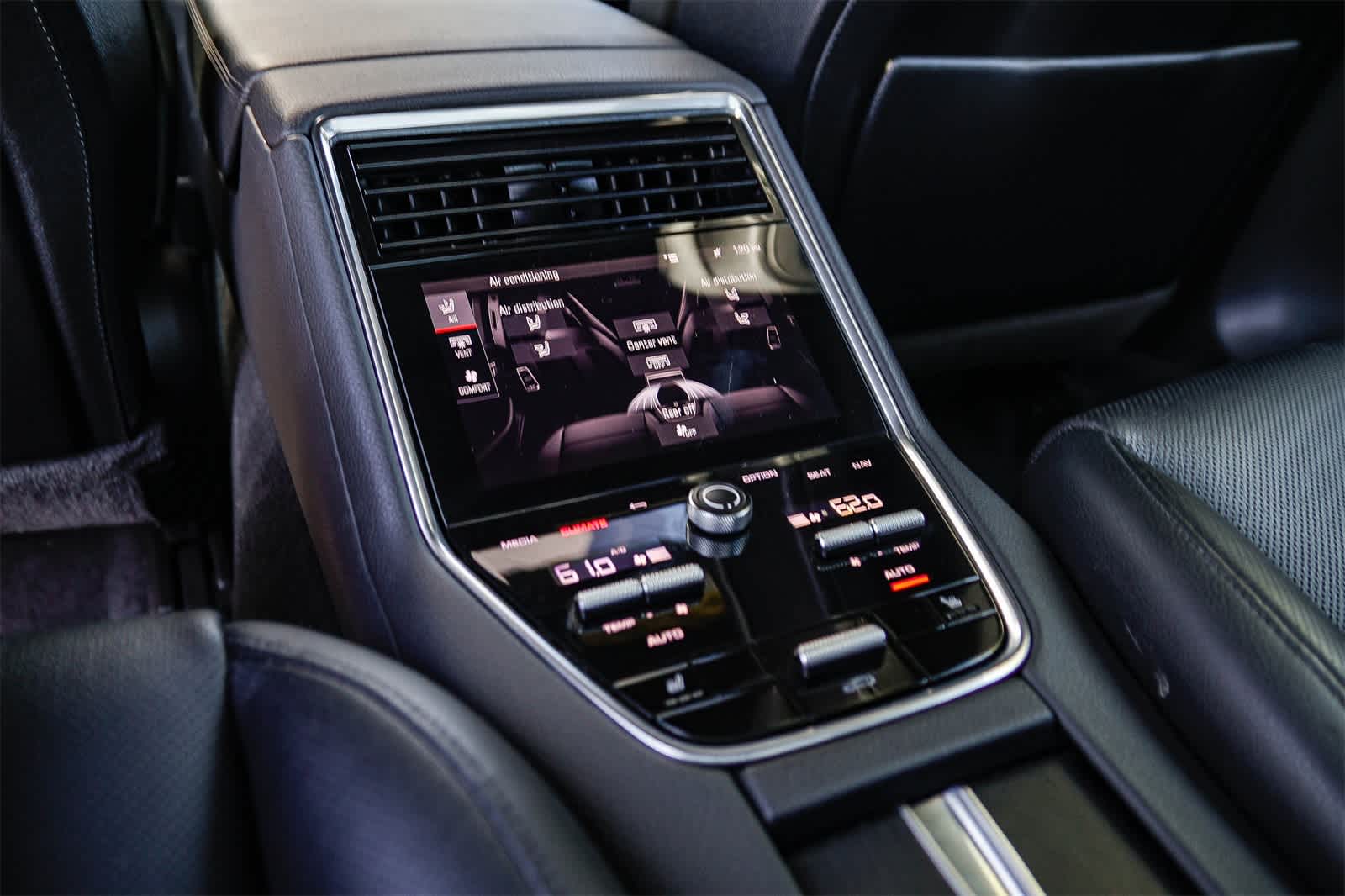 Thumbnail: 2023 Porsche Panamera - 17