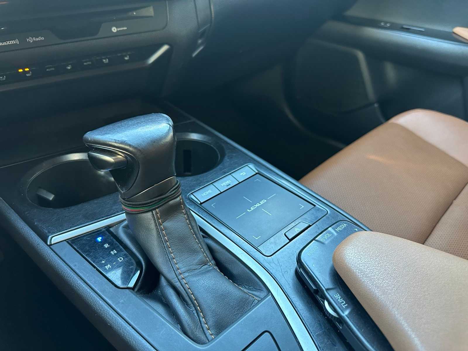 Thumbnail: 2019 Lexus UX - 18