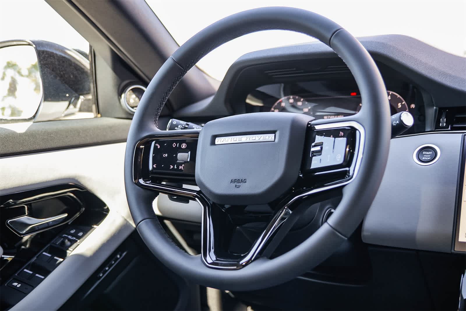 Thumbnail: 2026 Land Rover Range Rover Evoque - 15