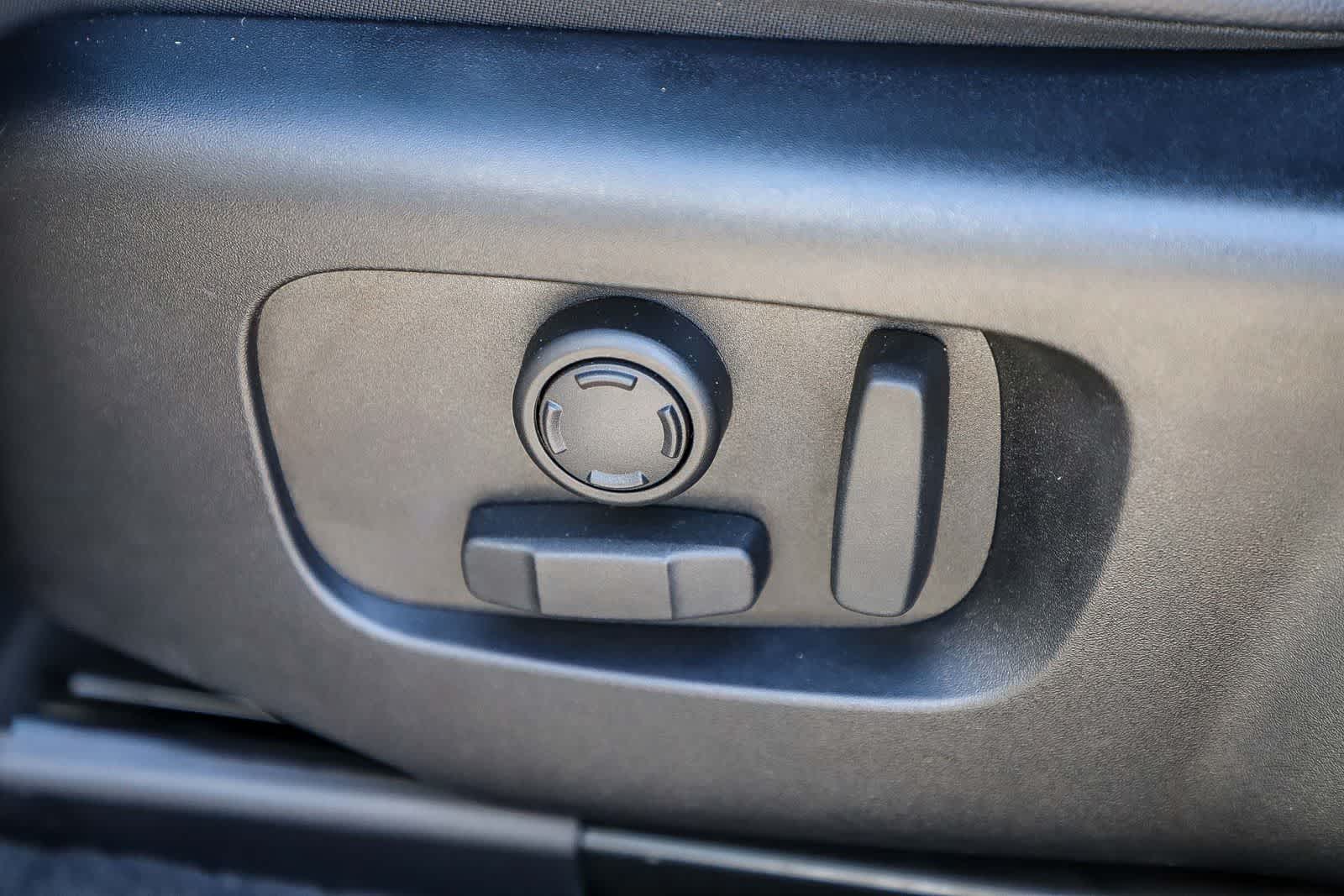 Thumbnail: 2025 Land Rover Range Rover Velar - 19