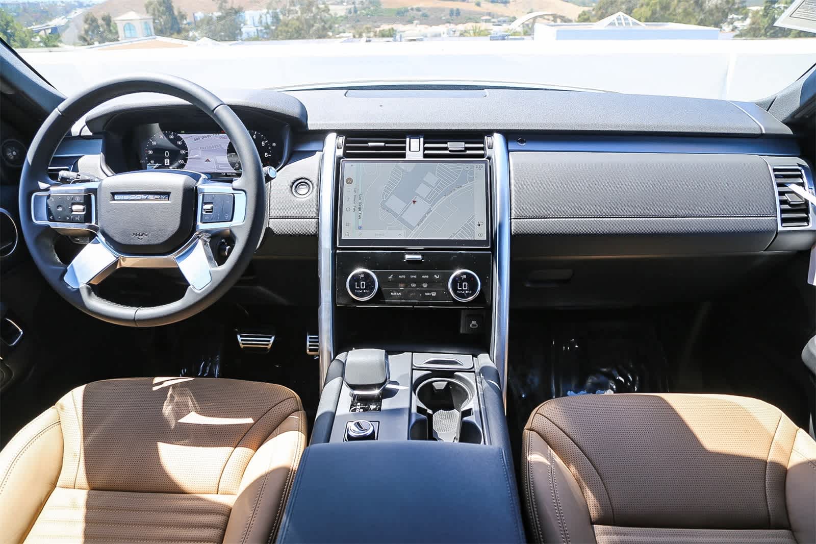 Thumbnail: 2025 Land Rover Discovery - 12