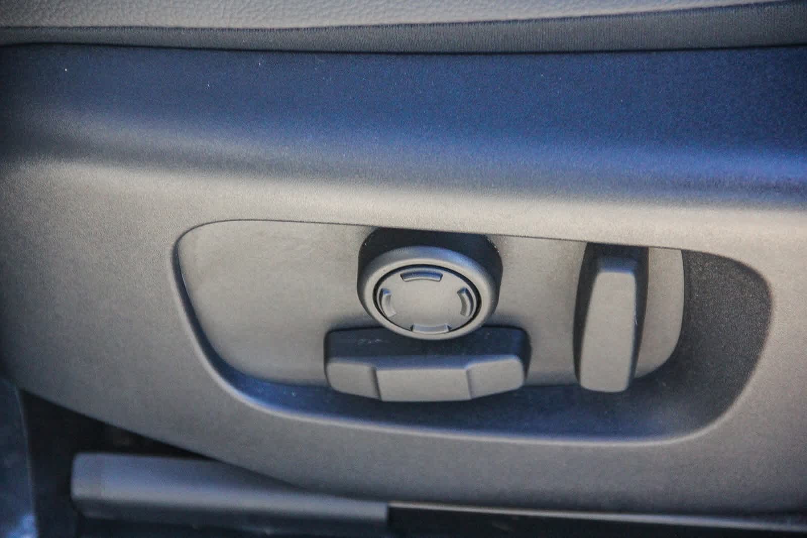 Thumbnail: 2023 Land Rover Range Rover Evoque - 17