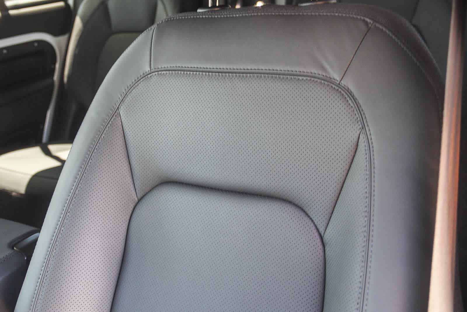 Thumbnail: 2025 Land Rover Defender - 25