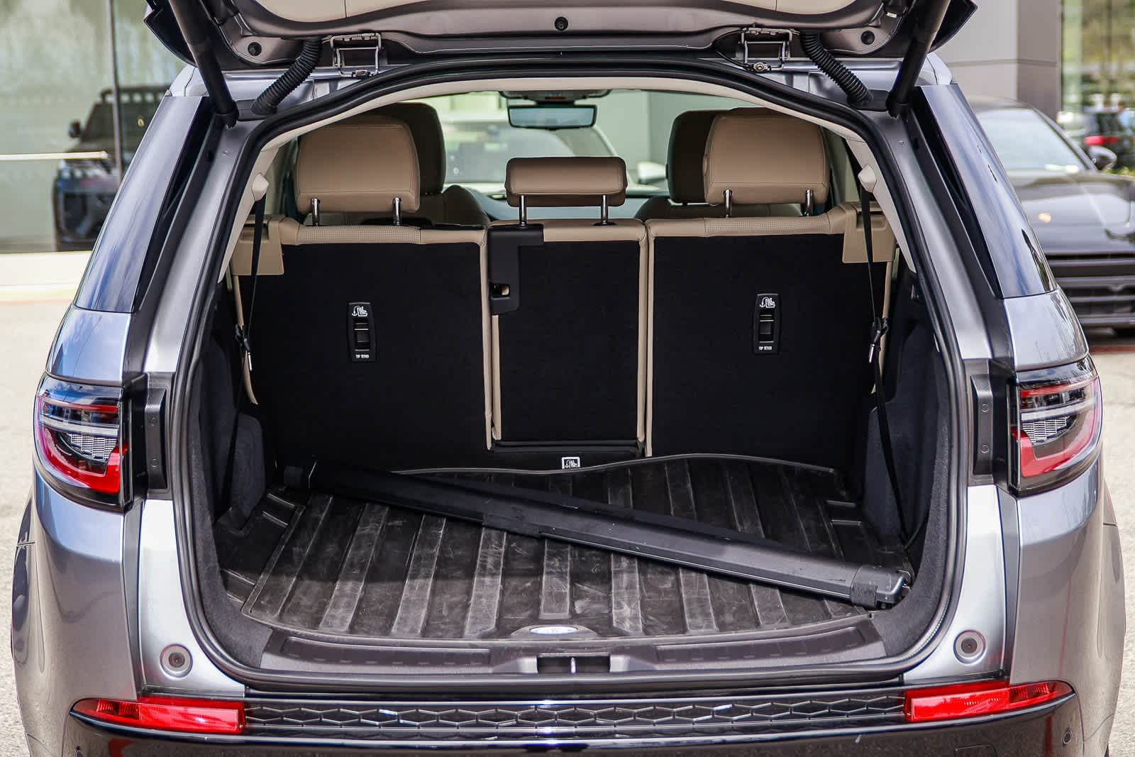 Thumbnail: 2025 Land Rover Discovery Sport - 28