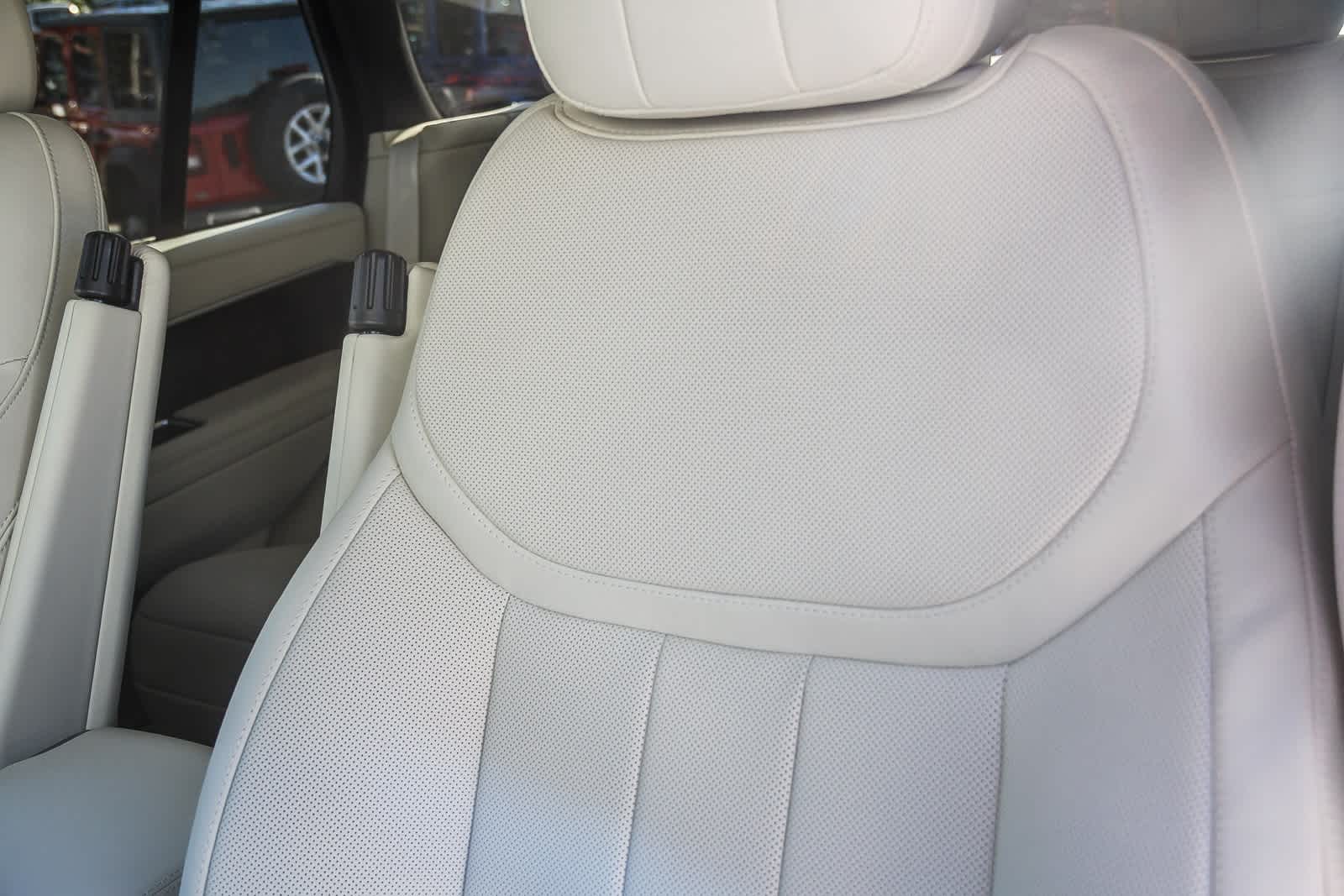 Thumbnail: 2025 Land Rover Range Rover - 25