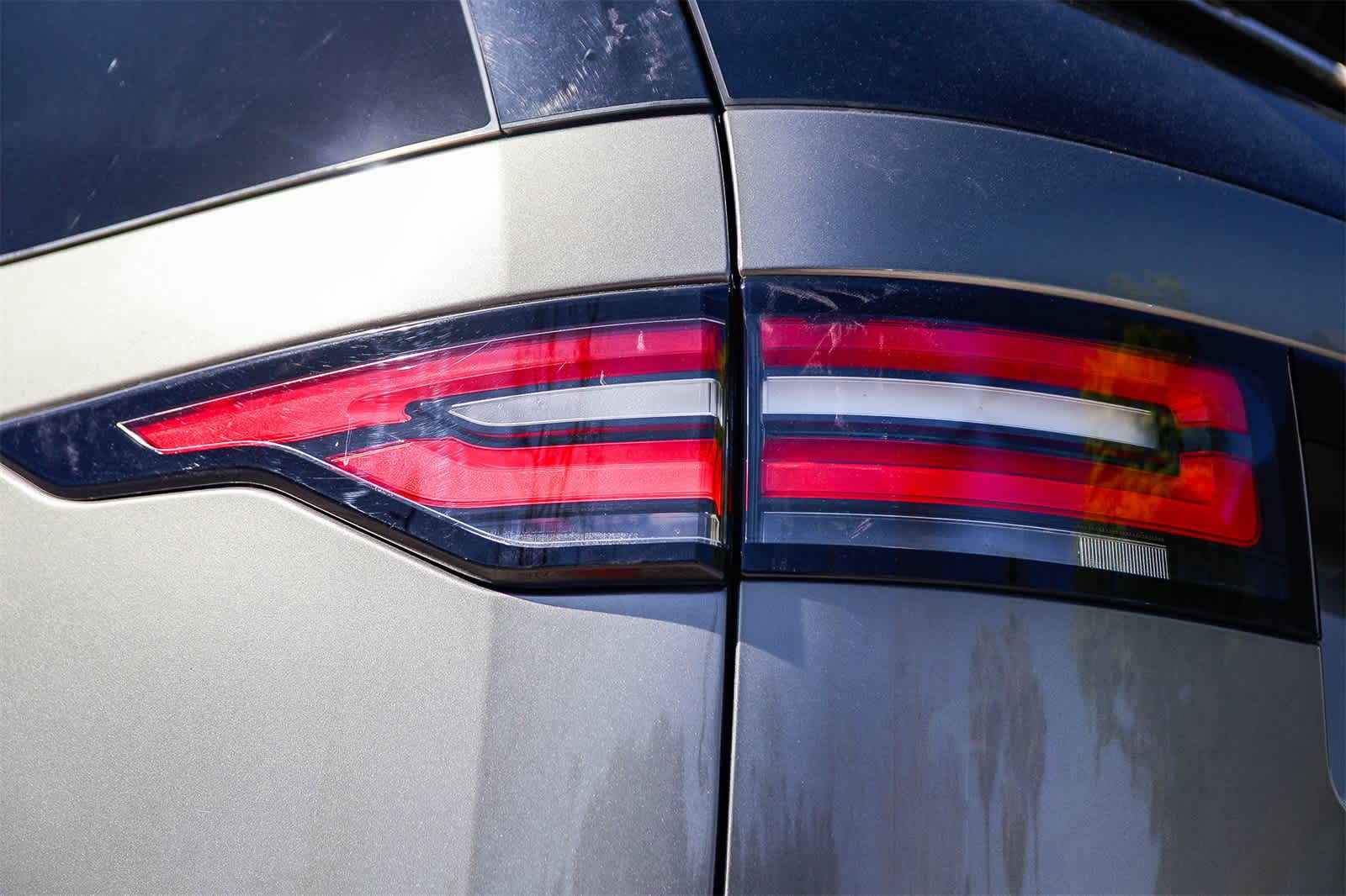 Thumbnail: 2020 Land Rover Discovery - 7