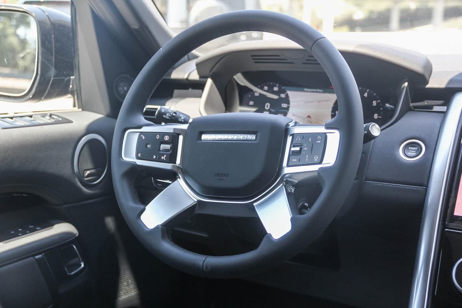 Thumbnail: 2025 Land Rover Discovery - 15