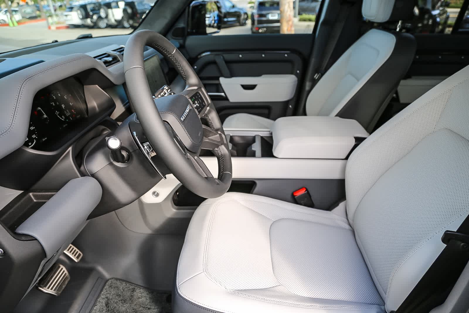 Thumbnail: 2025 Land Rover Defender - 17