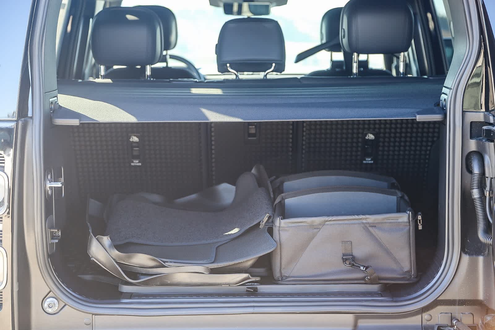 Thumbnail: 2025 Land Rover Defender - 25