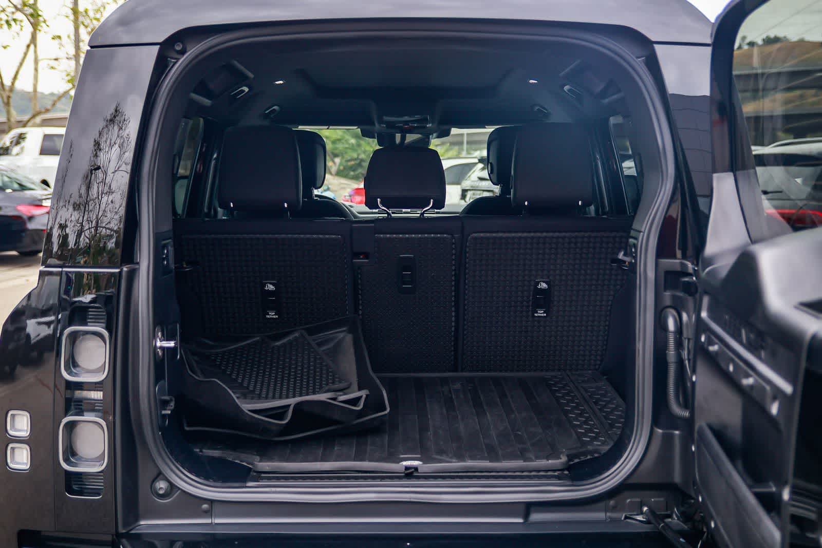 Thumbnail: 2024 Land Rover Defender - 27