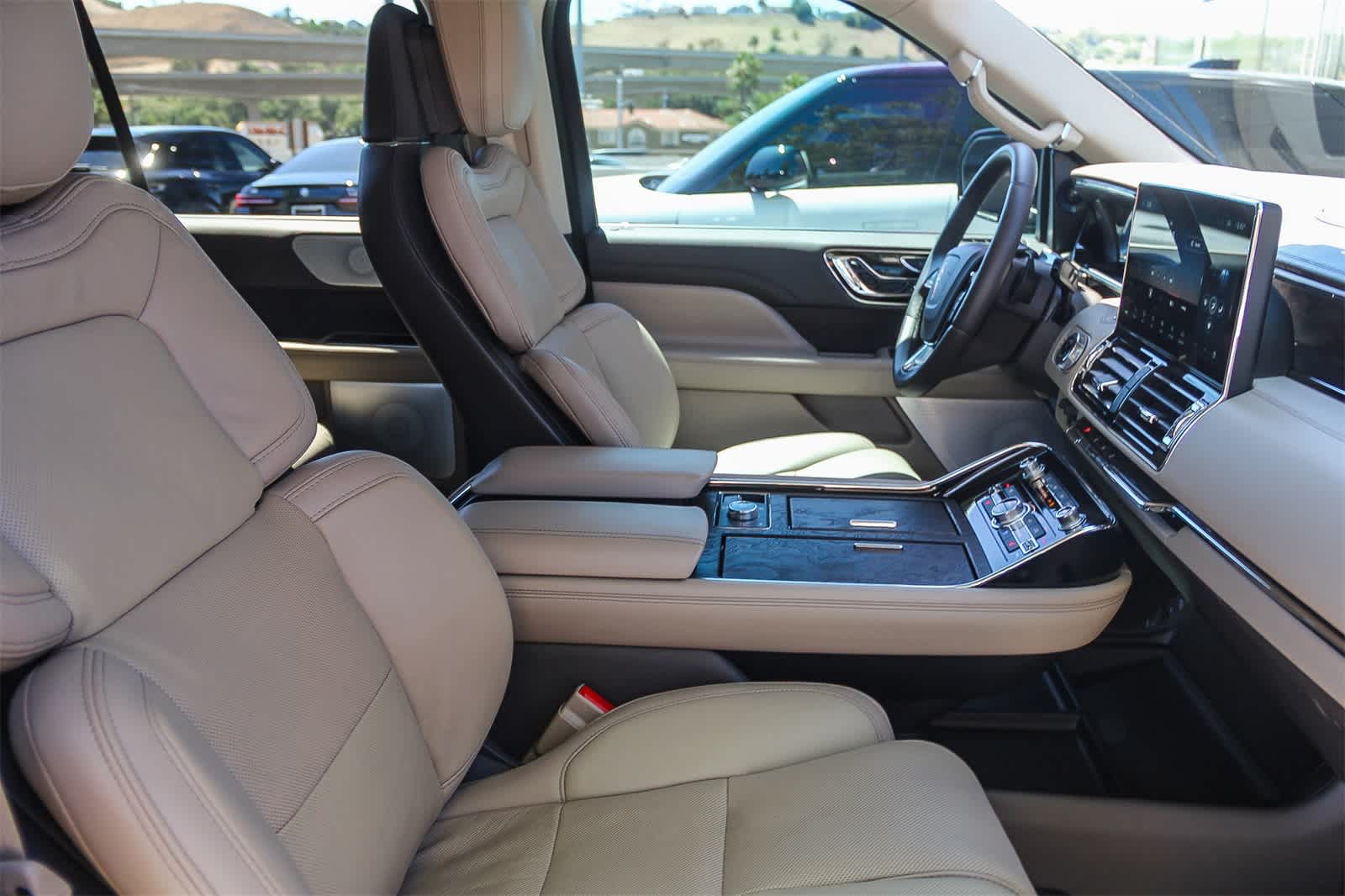 Thumbnail: 2023 Lincoln Navigator - 22