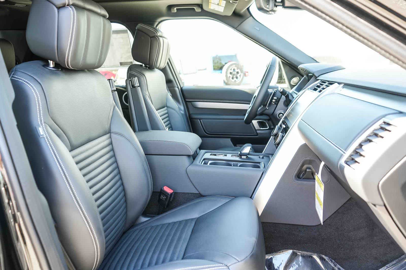 Thumbnail: 2026 Land Rover Discovery - 14