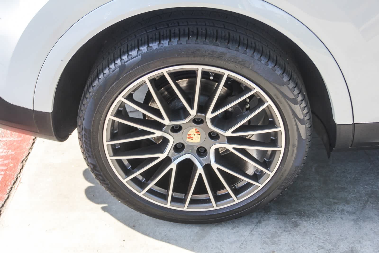 Thumbnail: 2023 Porsche Cayenne - 8