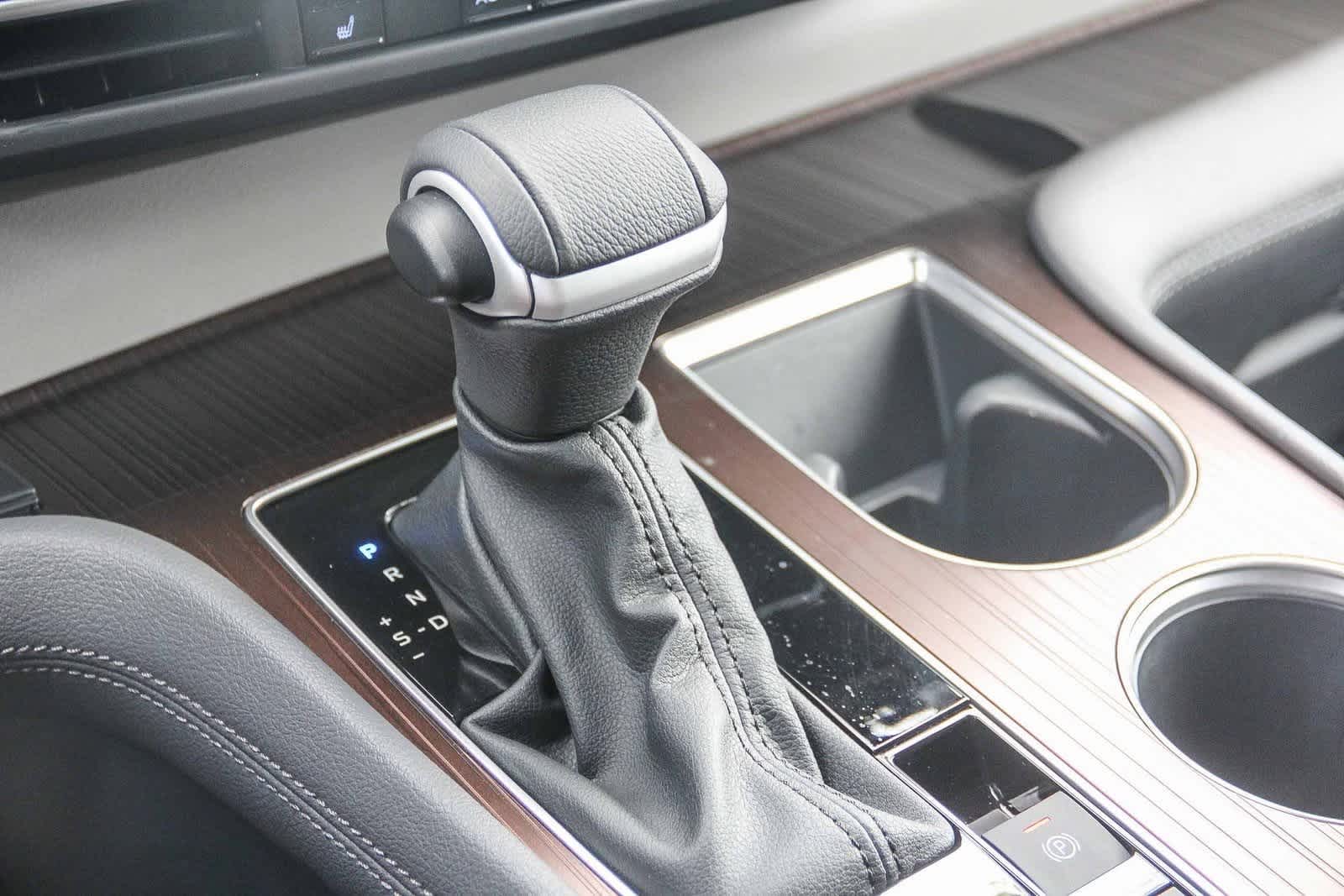 2023 Toyota Sienna XLE 23