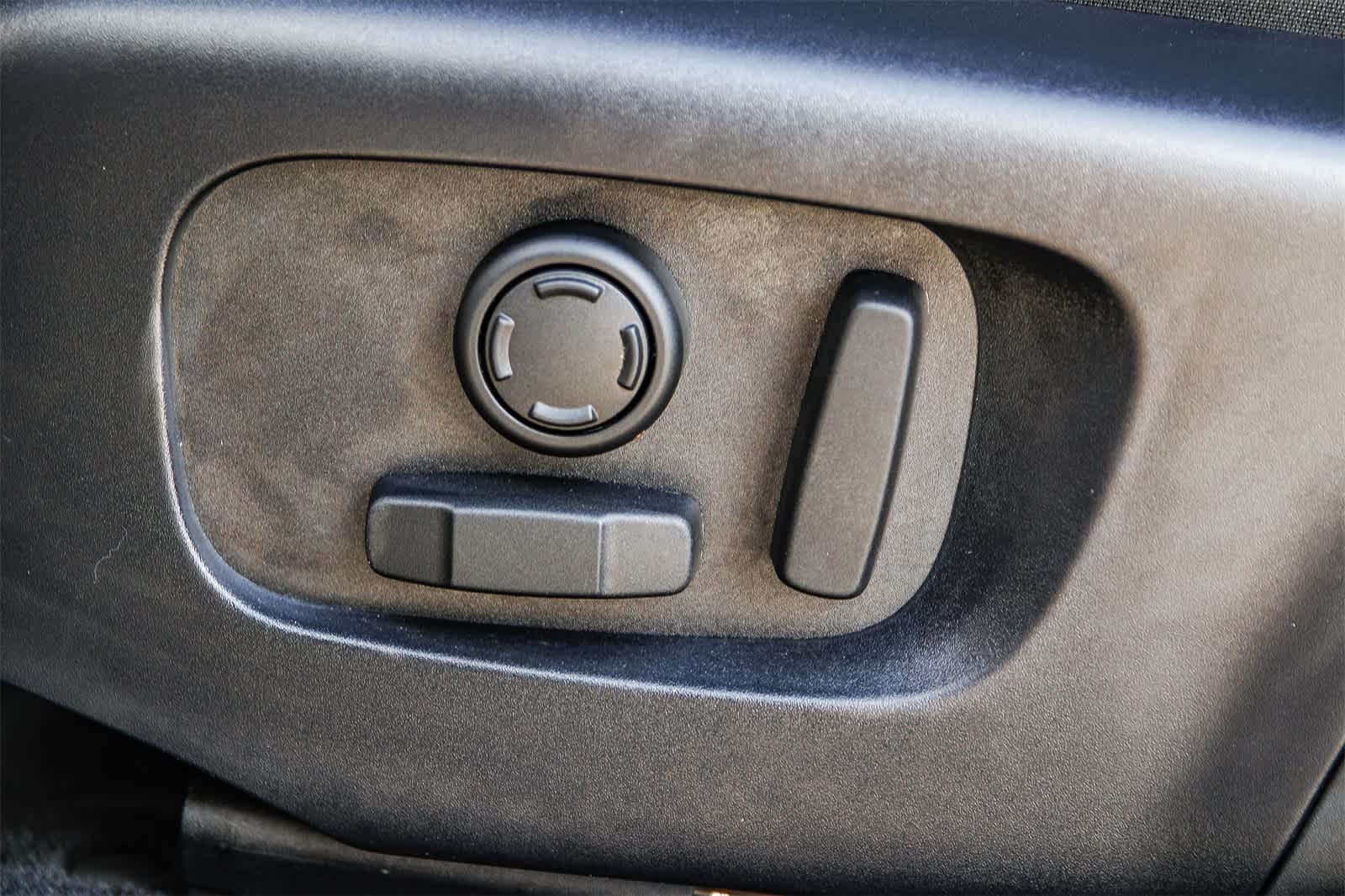 Thumbnail: 2025 Land Rover Range Rover Evoque - 19