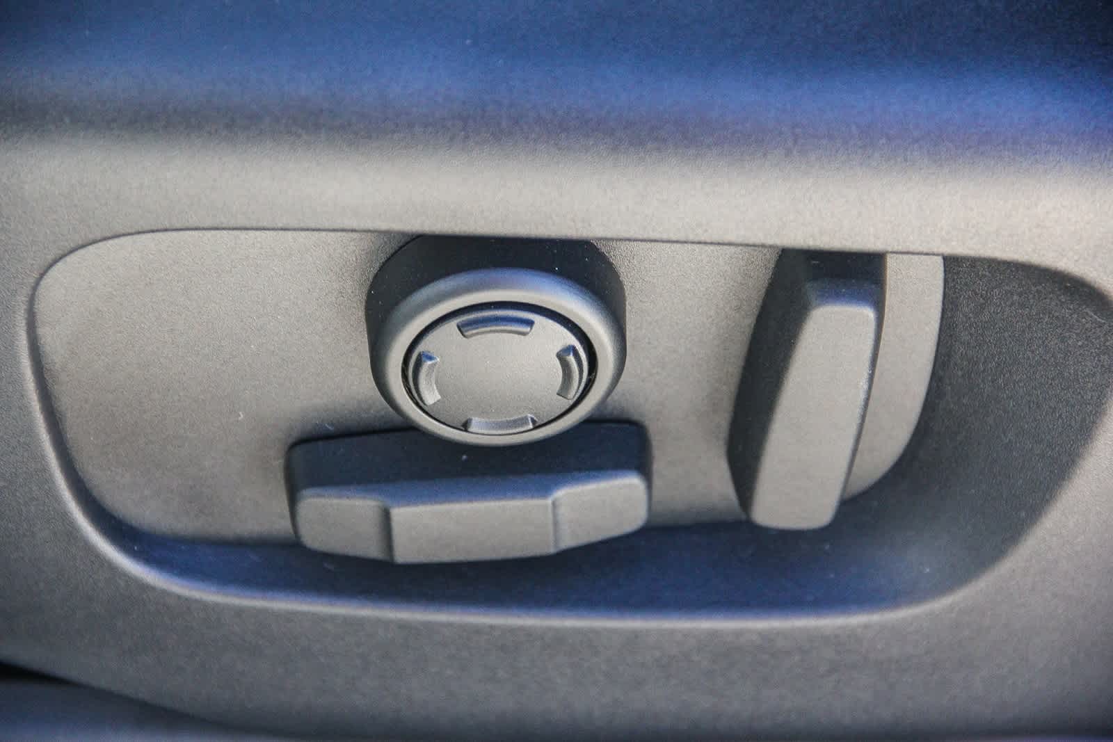 Thumbnail: 2026 Land Rover Range Rover Evoque - 18