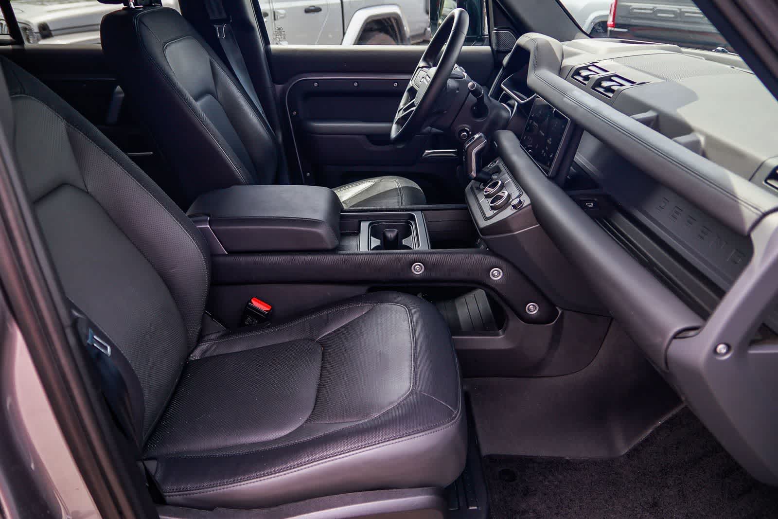 Thumbnail: 2023 Land Rover Defender - 17