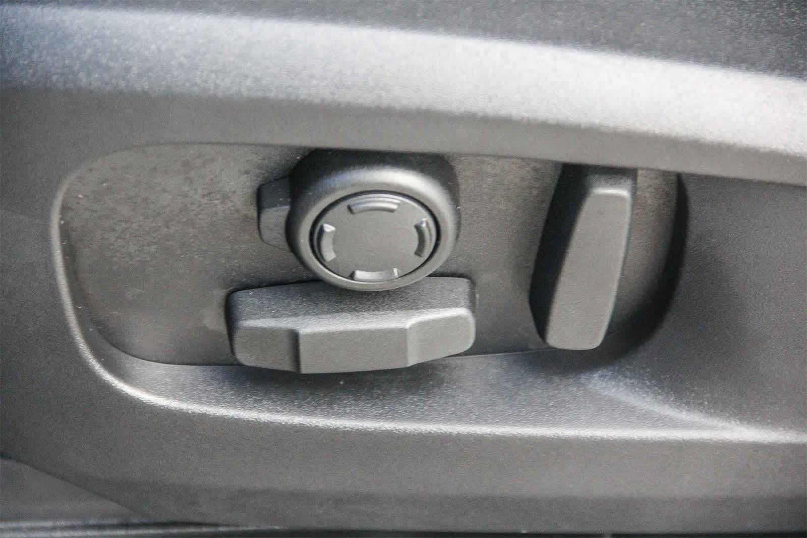 Thumbnail: 2026 Land Rover Defender - 19