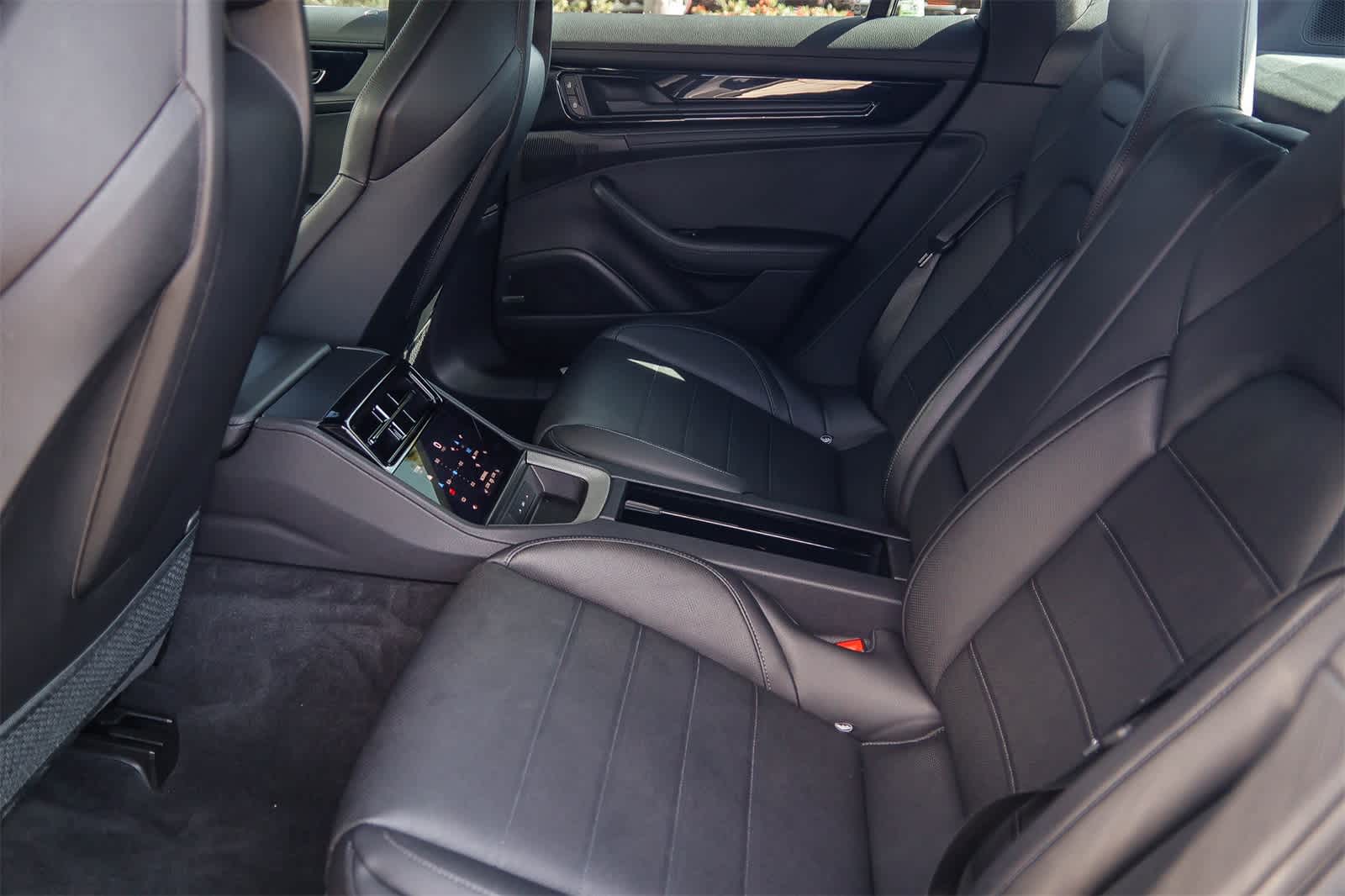 Thumbnail: 2025 Porsche Panamera - 18