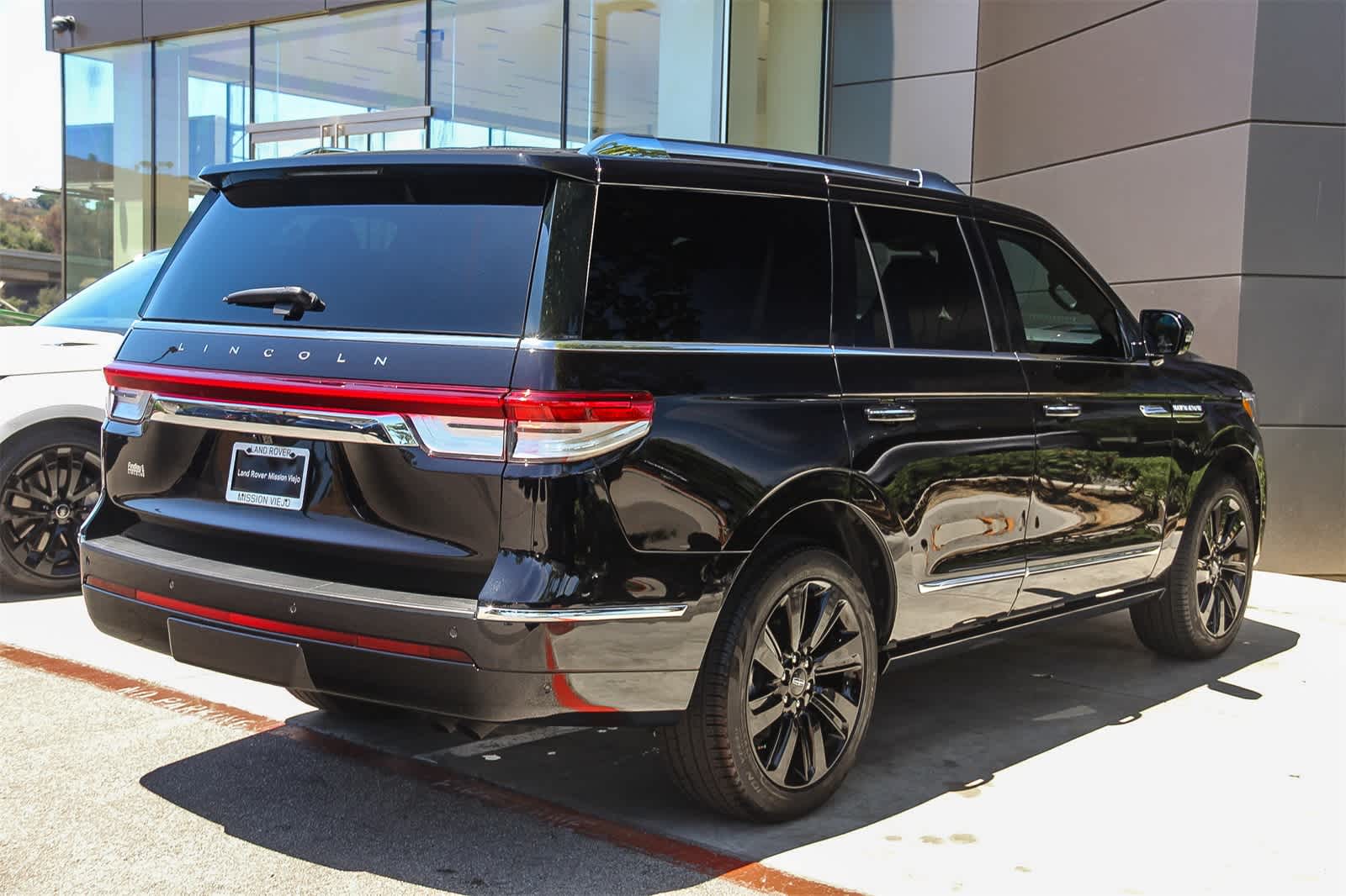 Thumbnail: 2023 Lincoln Navigator - 6