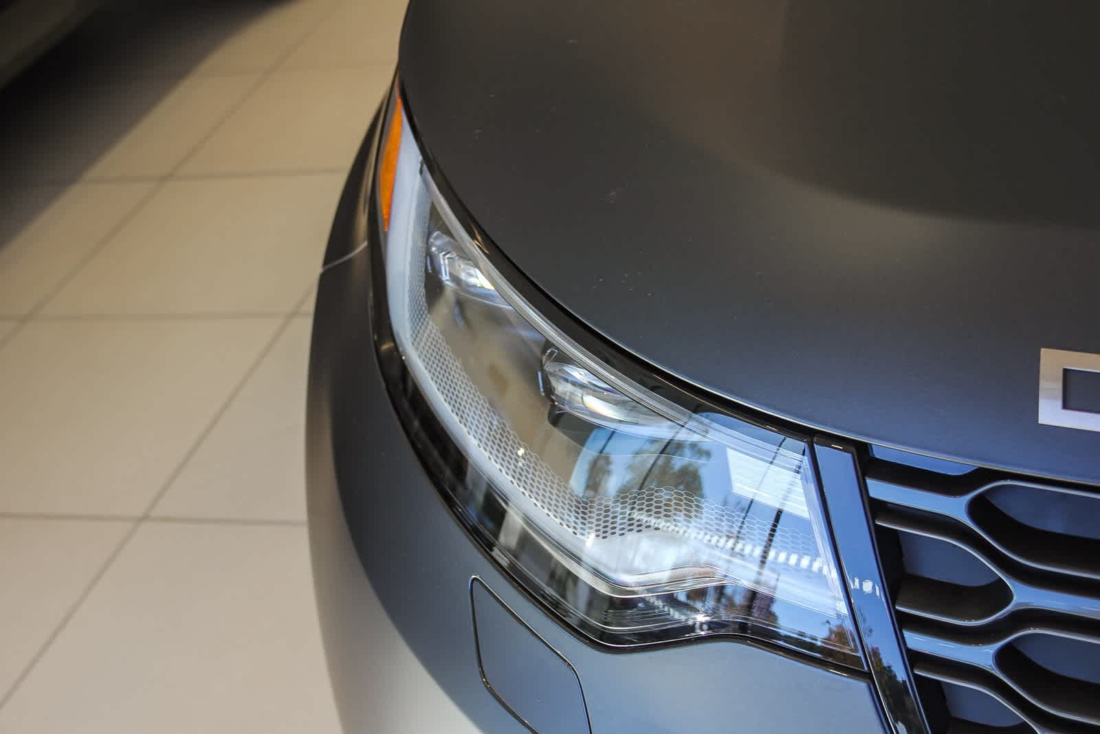 Thumbnail: 2026 Land Rover Discovery - 10