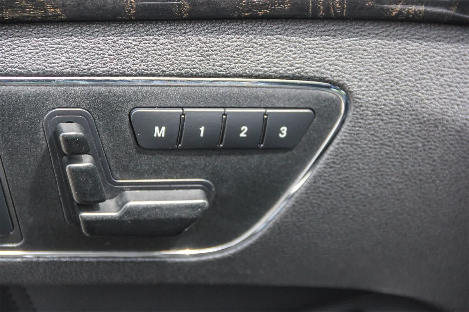 Thumbnail: 2010 Mercedes-Benz E-Class - 19
