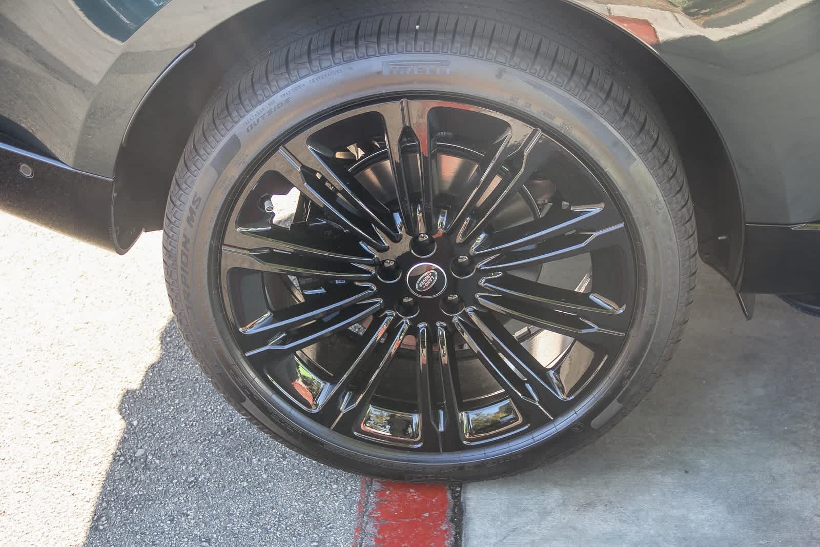 Thumbnail: 2025 Land Rover Range Rover - 8