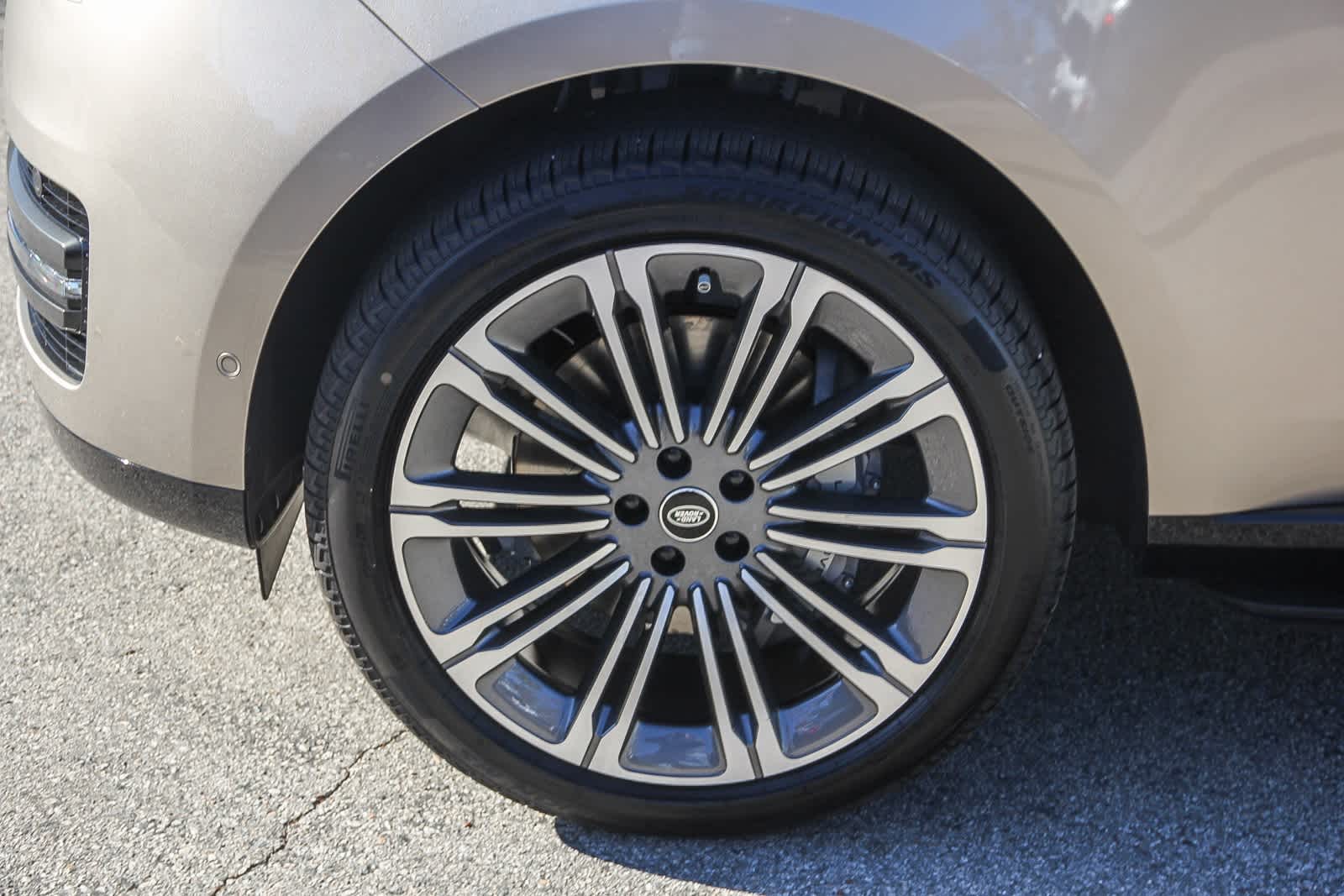 Thumbnail: 2025 Land Rover Range Rover - 6