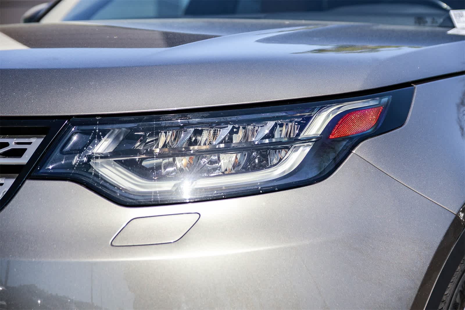 Thumbnail: 2020 Land Rover Discovery - 10