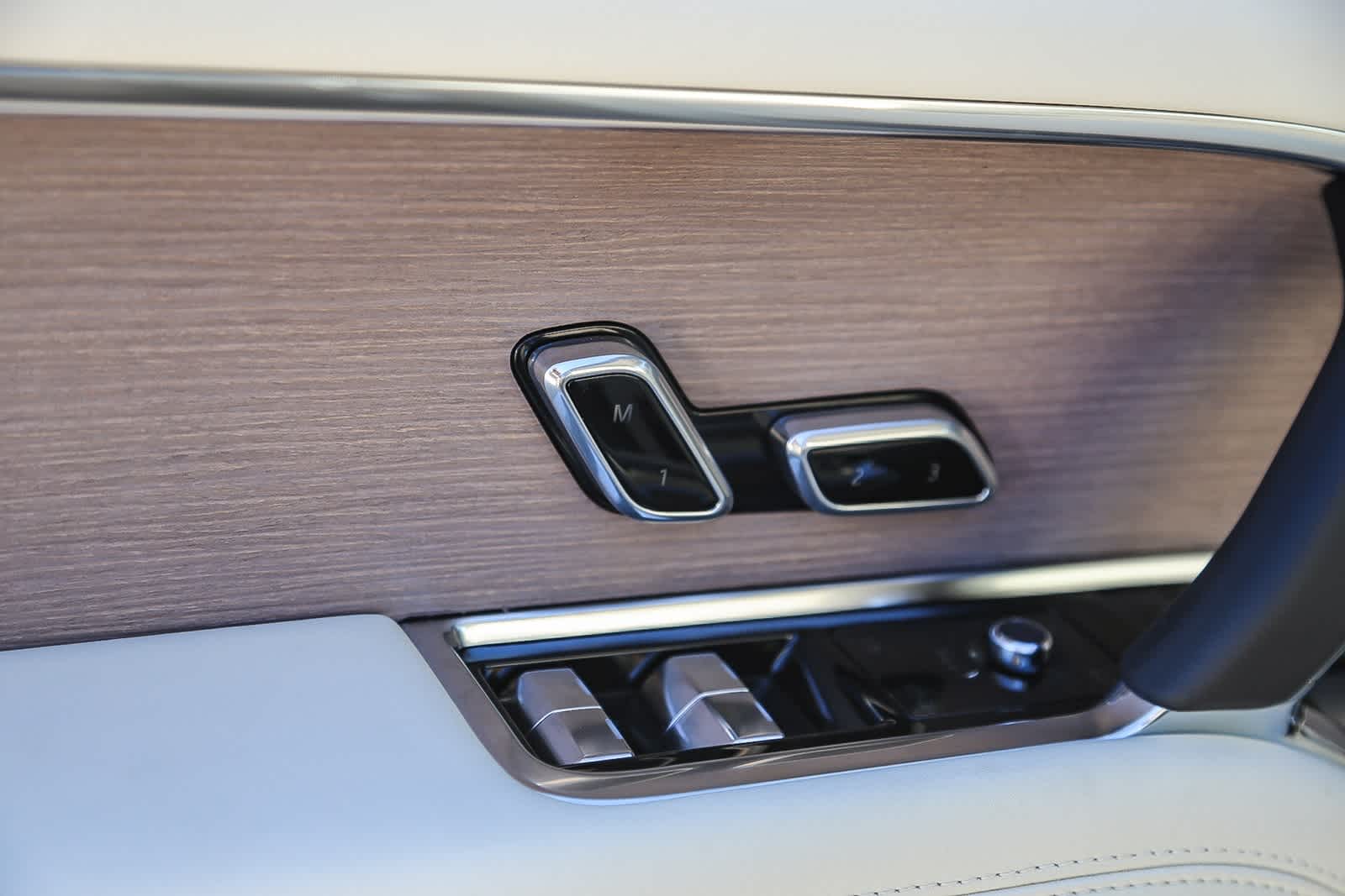 Thumbnail: 2025 Land Rover Range Rover - 21