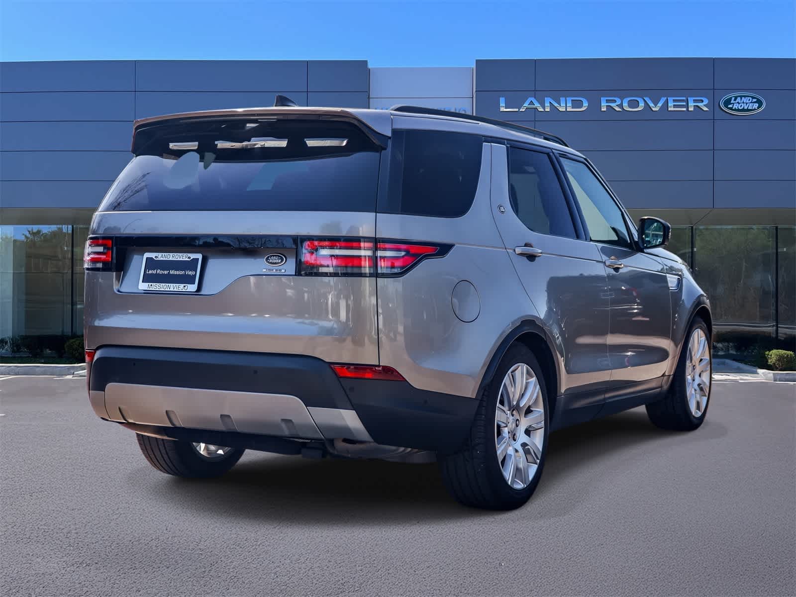 Thumbnail: 2020 Land Rover Discovery - 4