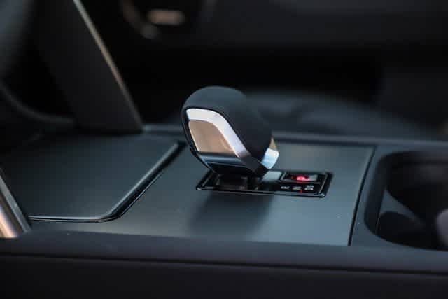 Thumbnail: 2024 Land Rover Discovery Sport - 22