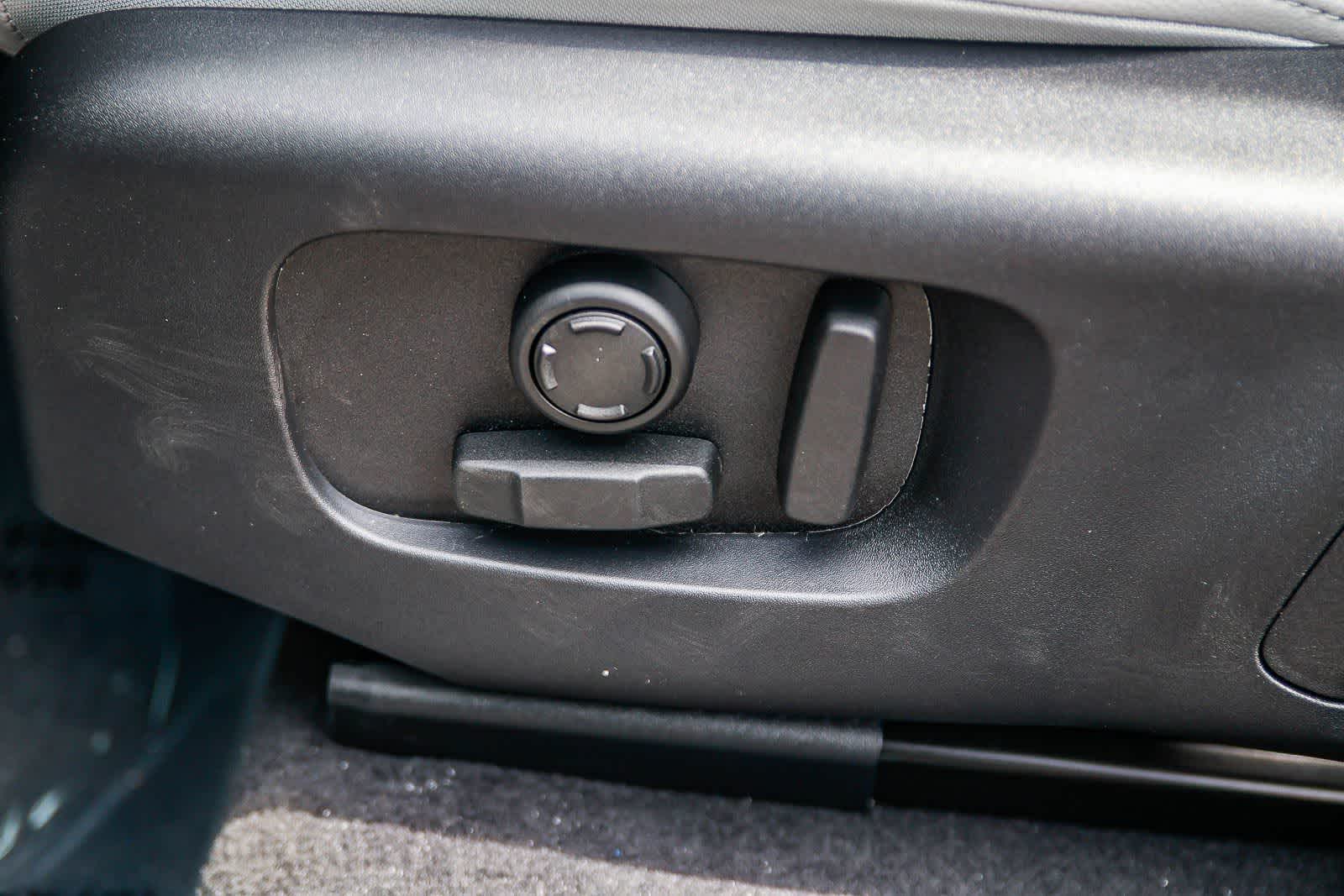 Thumbnail: 2026 Land Rover Range Rover Velar - 22