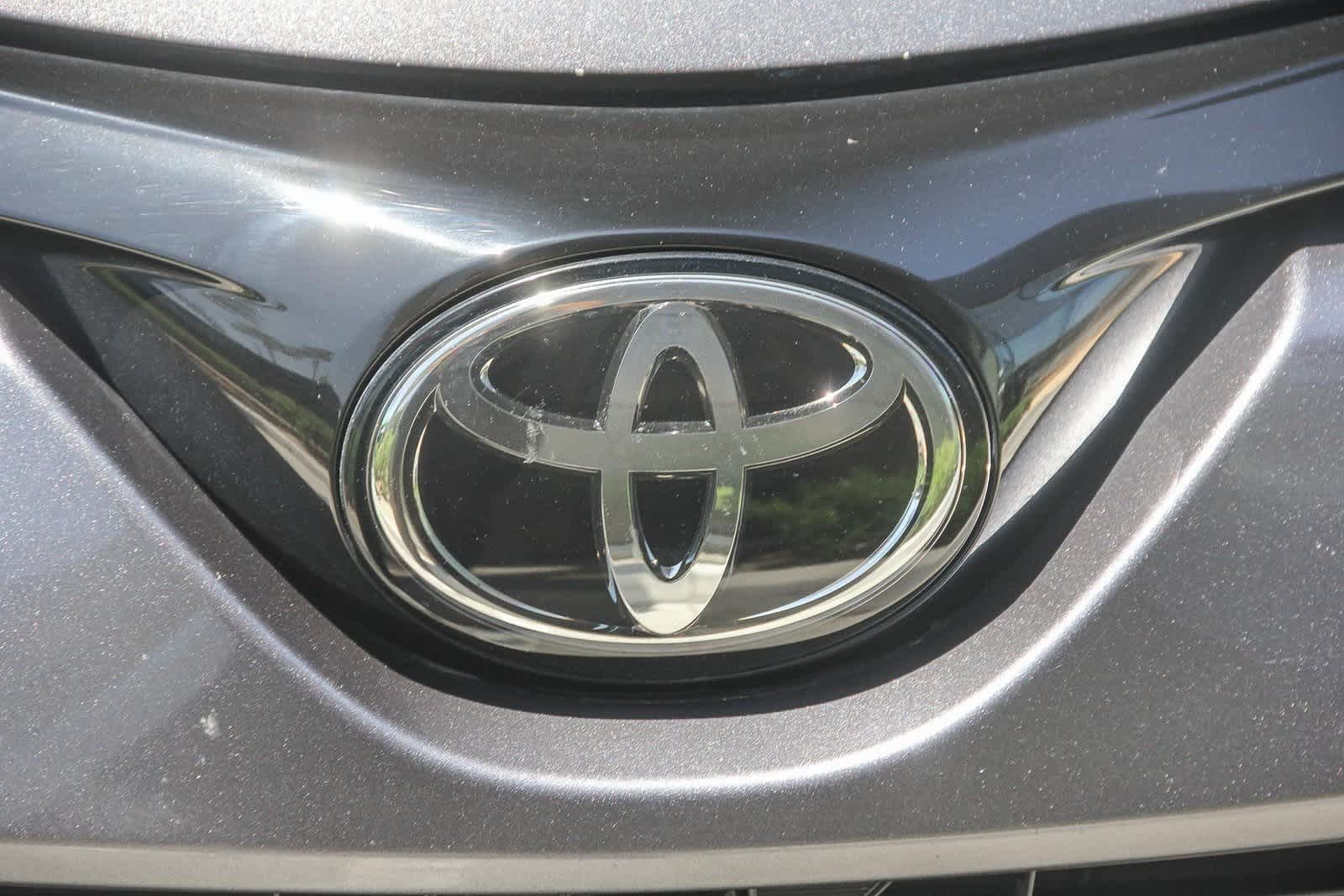 Thumbnail: 2017 Toyota RAV4 - 11