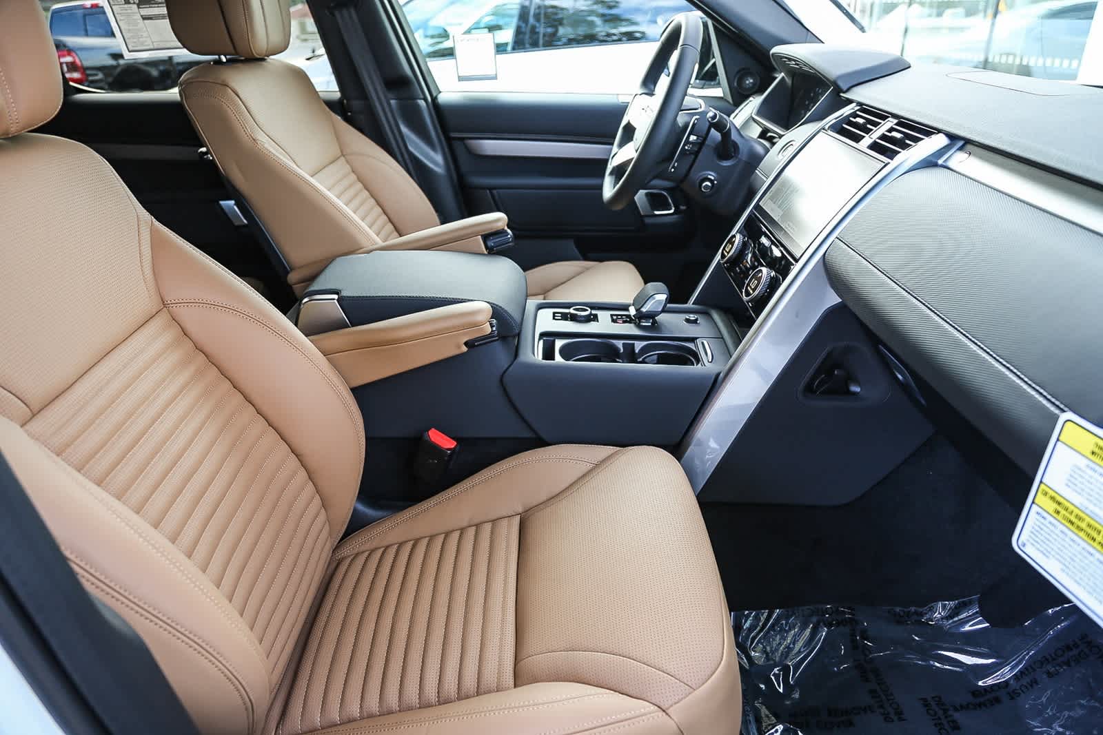 Thumbnail: 2026 Land Rover Discovery - 15