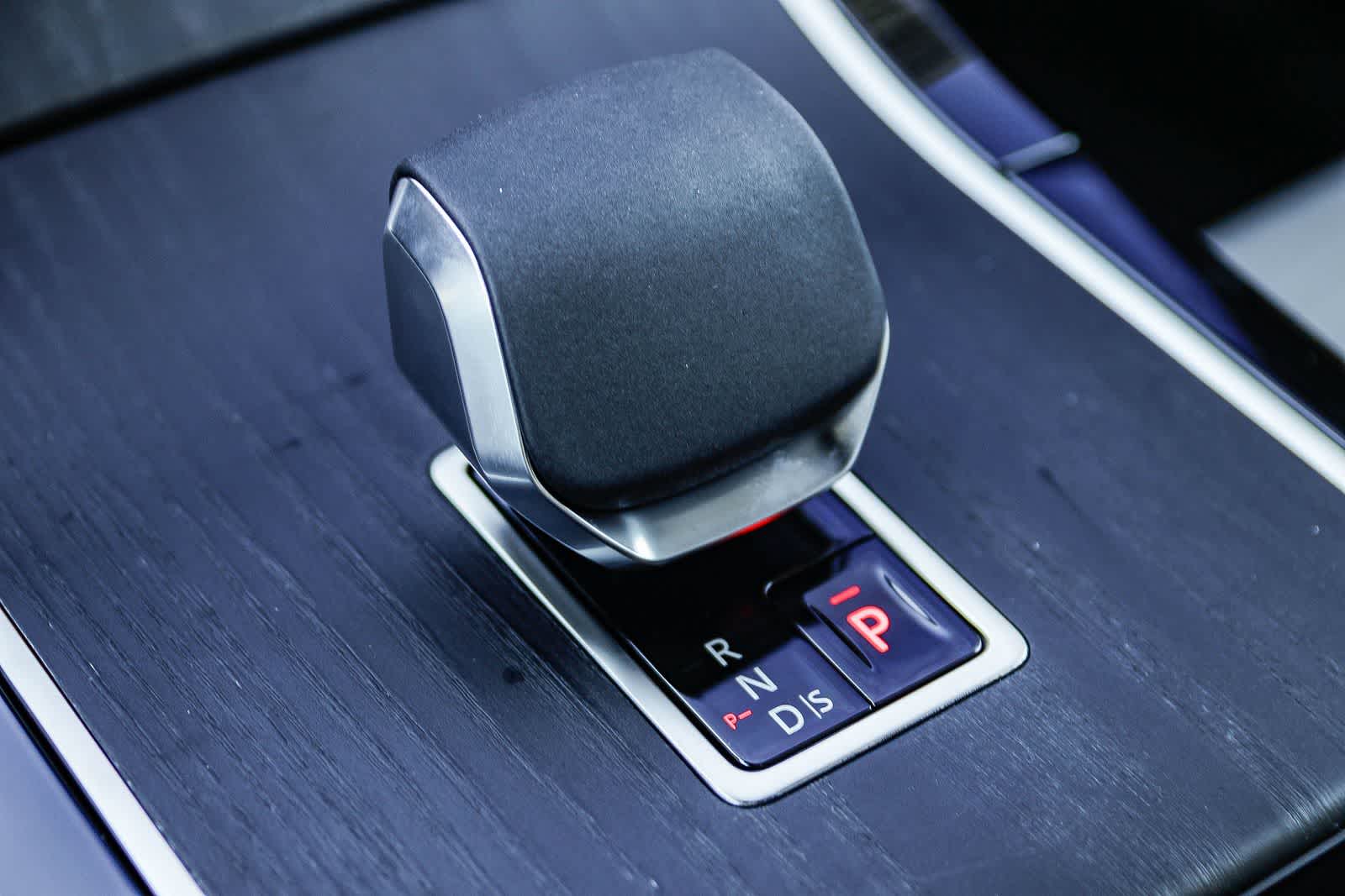 Thumbnail: 2026 Land Rover Range Rover Evoque - 24