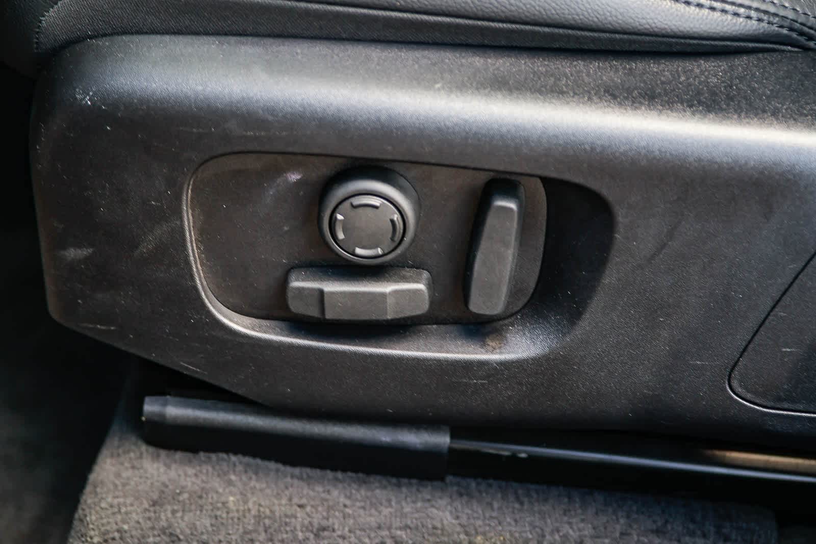 Thumbnail: 2025 Land Rover Range Rover Velar - 22