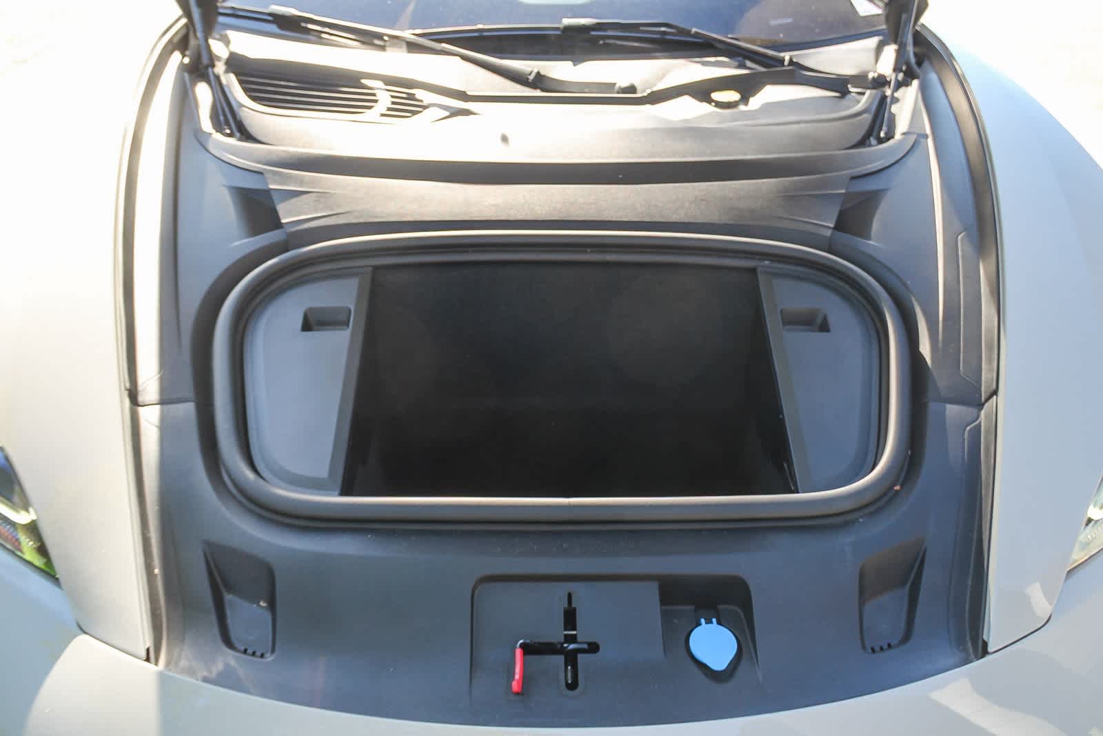 Thumbnail: 2025 Porsche Taycan - 27