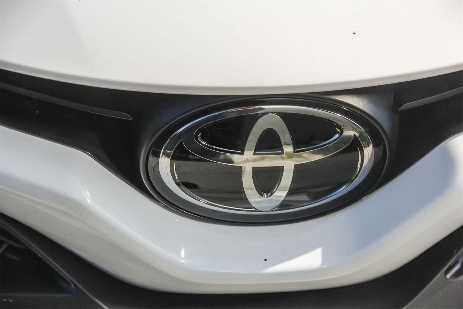 Thumbnail: 2023 Toyota Camry - 11