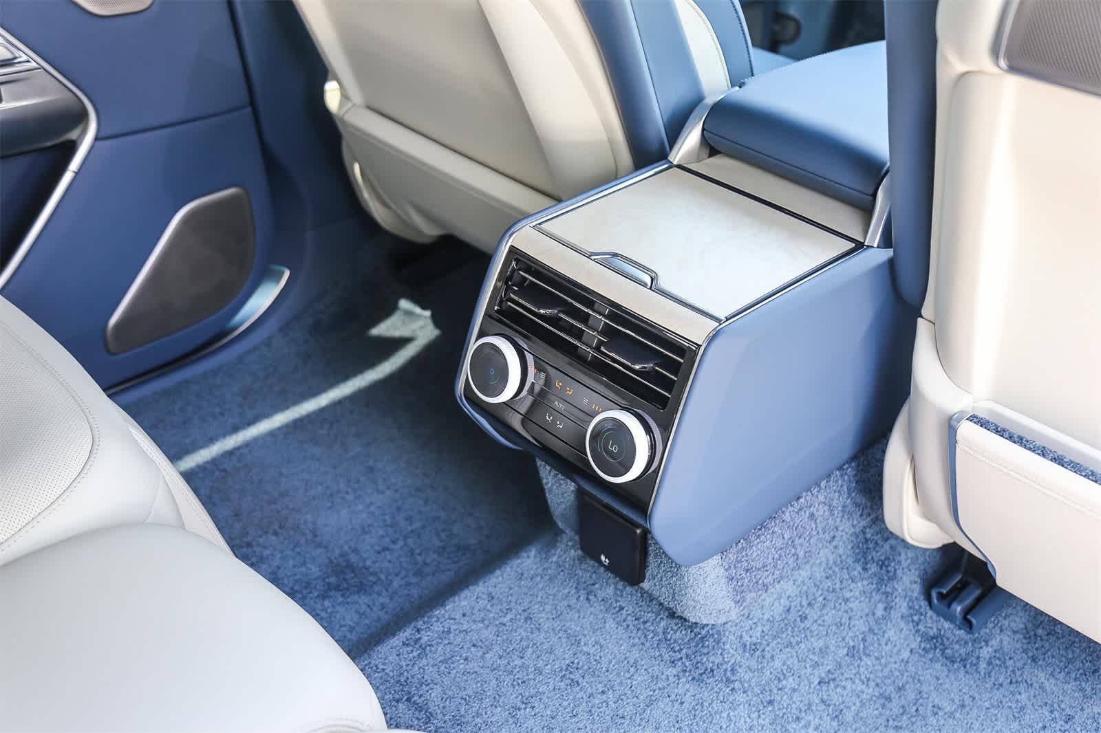 Thumbnail: 2025 Land Rover Range Rover - 20